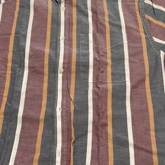 Old navy stripped button down size L - Picture 3 of 3